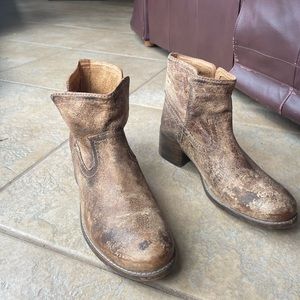 DibaTrue booties . Size 9. Only worn once